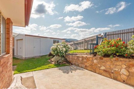 IMPRESSIVE FAMILY HOME IN CULDESAC LOCATION - Photo 3