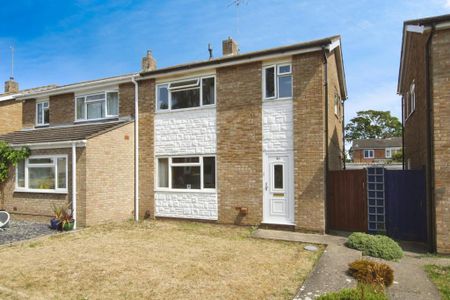 3 bedroom semi-detached house to rent - Photo 2