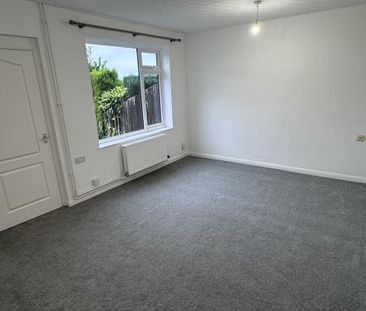 3 bedroom end of terrace house to rent - Photo 2