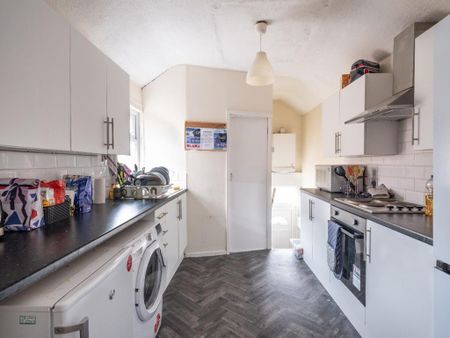 4 bedroom maisonette to rent - Photo 4