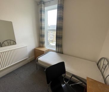 1 bedroom in a house share to rent - Photo 4