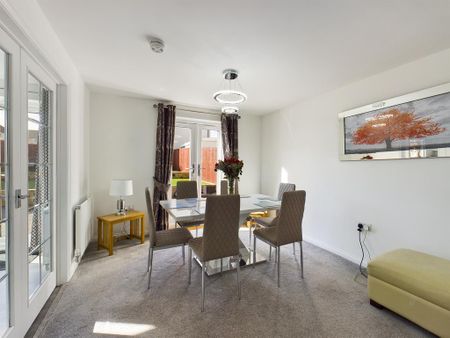 4 bedroom detached house to rent - Photo 2