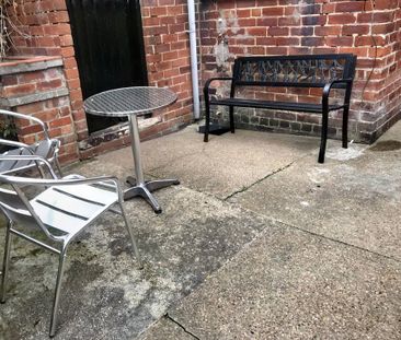 1 bedroom in a house share to rent - Photo 6