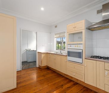 Spacious family home with alfresco living - Photo 2