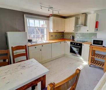 1 bedroom flat to rent - Photo 2