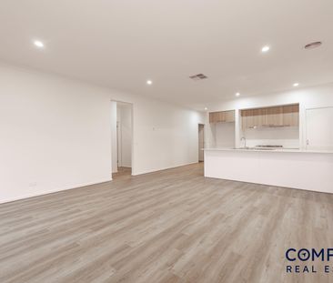 31 Devonia Avenue, Fraser Rise VIC 3336 - House For Rent | Domain - Photo 5