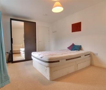 3 bedroom detached house to rent - Photo 4
