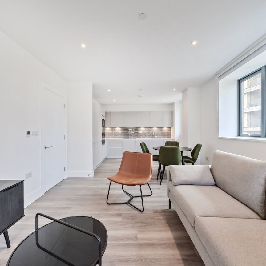 Flat to rent - Juniper Crescent, London, SE10 - Photo 1