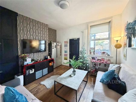 6 bedroom terraced house to rent - Photo 2