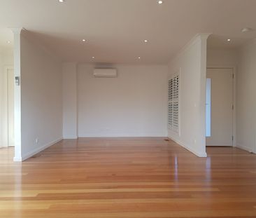 Contemporary Townhouse Living - Photo 2