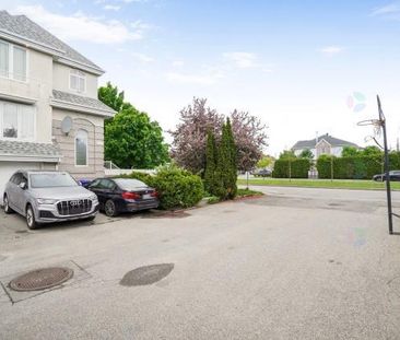 Superbe maison de ville, proche de tout! - Photo 1