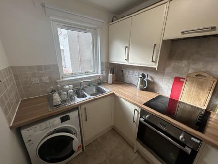 2 bedroom flat to rent - Photo 5