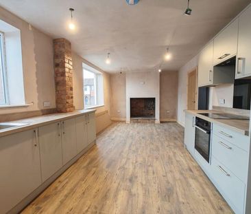 3 bedroom terraced house to rent - Photo 3