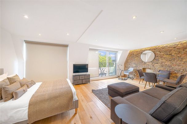 Cornwall Gardens, London, SW7 flat - penthouse to rent - Photo 1