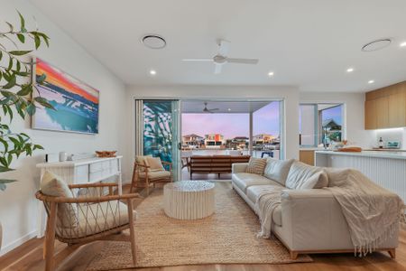 Waterfront Paradise on Coolum Parade - Photo 4