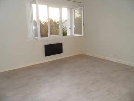 A LOUER - T2 de 42.10m² avec cave et parking résident - Photo 2