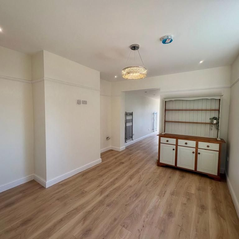 3 bedroom end of terrace house to rent - Photo 1