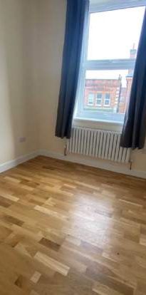 2 bedroom property to rent in London - Photo 1