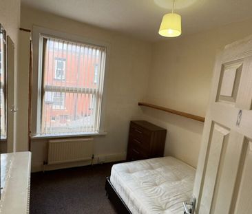 Room 3, Lucas Street, Woodhouse, Leeds, LS6 2JD - Photo 5