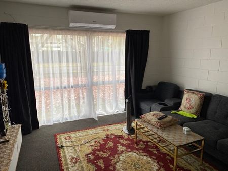 Two Bedroom Apartment Close to the City - Photo 2