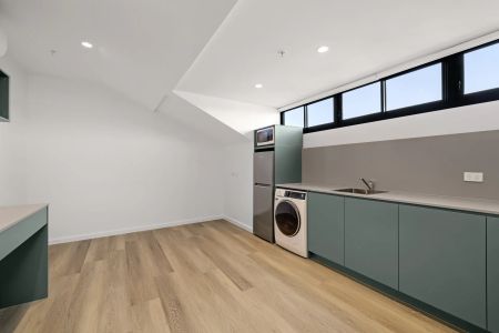 Top floor luxury studio just 700m from Ashfield Station | IVY Ashfield - Photo 2