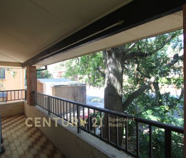 Spacious 2 Bedroom Townhouse - Photo 3