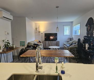 GRAND 4 ET DEMI , 1 NOVEMBRE , 1300$ - Photo 2