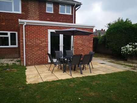 Grange Drive Room 4 - Photo 2