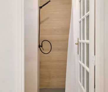 Room in a shared 11-bedroom apartment for rent in La Xerea - Photo 3