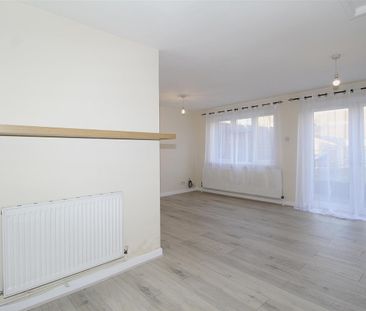 2 Bedroom Maisonette - Garden To Let - Photo 3