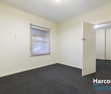 Great home near public transport, reserves and walking distance to ... - Photo 2