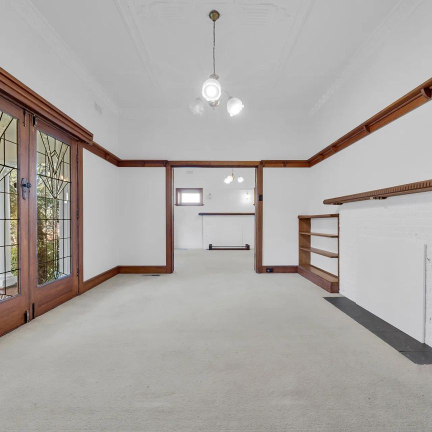 TRIPLE FRONTED CALIFORNIA BUNGALOW FIT FOR FAMILY - 6 Month Lease - Photo 1