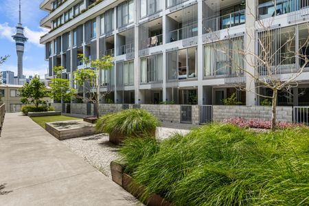 Fully Furnished 1-Bed + Study in Union Green - Photo 3