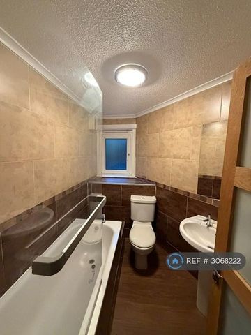 3 bedroom flat to rent - Photo 5