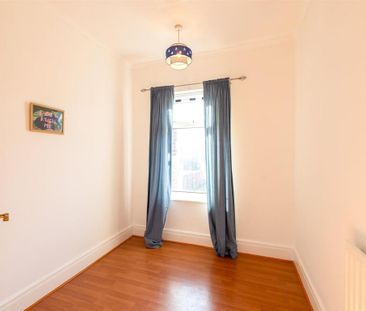 3 bedroom flat to rent - Photo 4