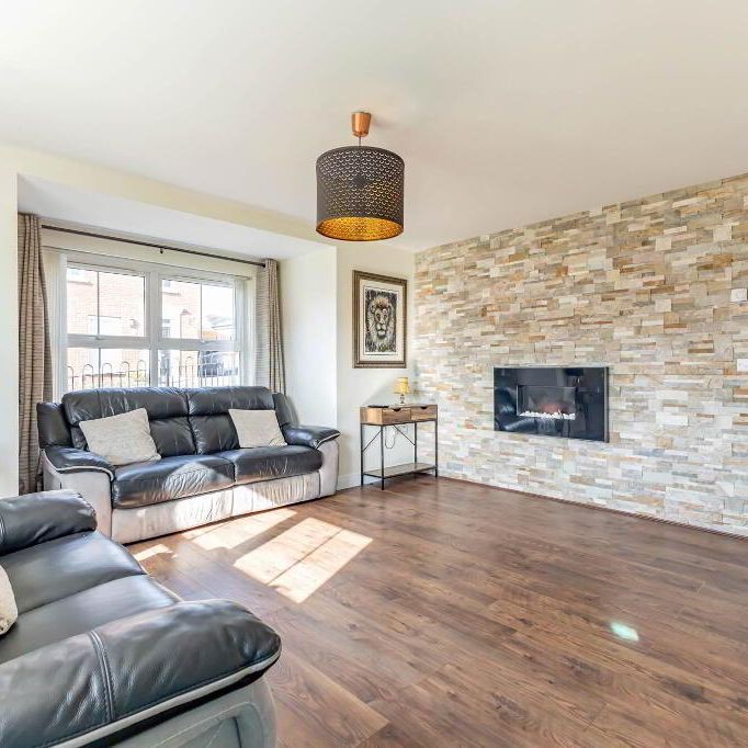 11 Lady Wallace Green, Lisburn, BT28 3NX - Photo 1