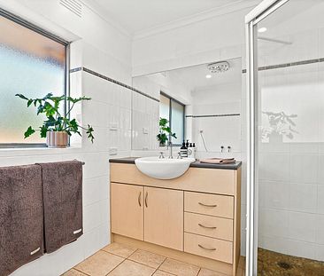 5/6 Linton Street, Ivanhoe VIC 3079 - Photo 2