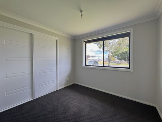Modern, Open Plan 3-4 bedroom Brick Home - Photo 1
