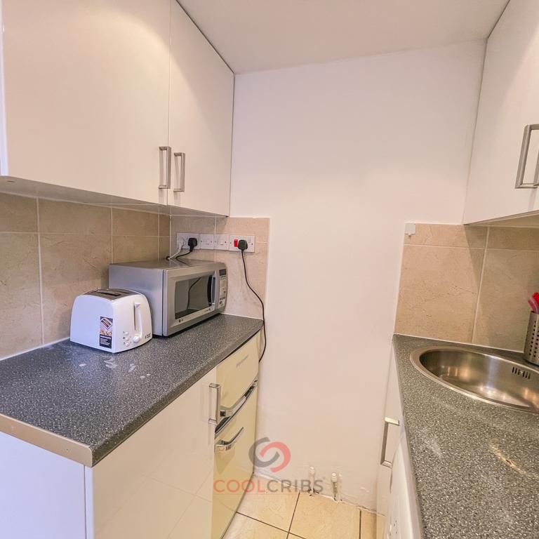 Studio to rent - Photo 1