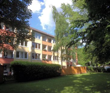 Gepflegte 2-Zimmerwohnung mit Loggia und Einbauküche - Photo 6