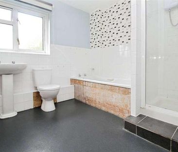 Elsenham Crescent, Basildon, SS14 - Photo 6