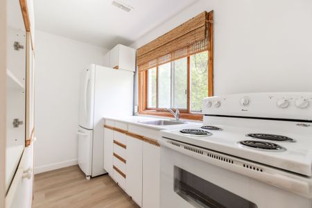 For Lease - 227 Lakeshore Road Unit# Unit #2, Oakville, Ontario - Photo 3