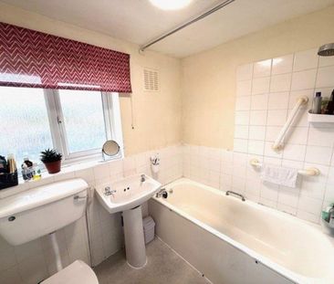 3 bedroom flat to rent - Photo 5