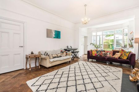 3 bedroom ground floor flat to rent - Photo 3