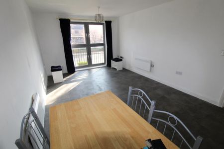 2 bedroom flat to rent - Photo 2