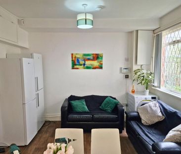 1 bedroom in a house share to rent - Photo 1