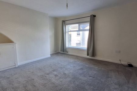 High Street - Photo 4