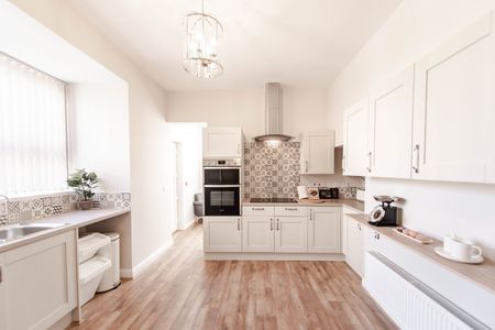 Light, Clean and Fresh 💛 Double En Suite Room 2 - Double En-Suite - Photo 3