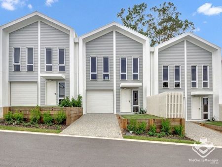 Elegant Townhouse With Air Conditioning Throughout - Photo 3