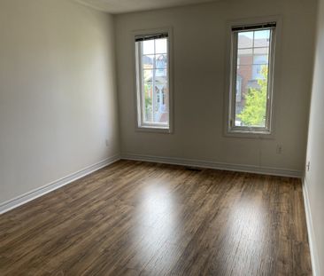 For Lease - 3083 Highbourne Crescent, Oakville, Ontario - Photo 2